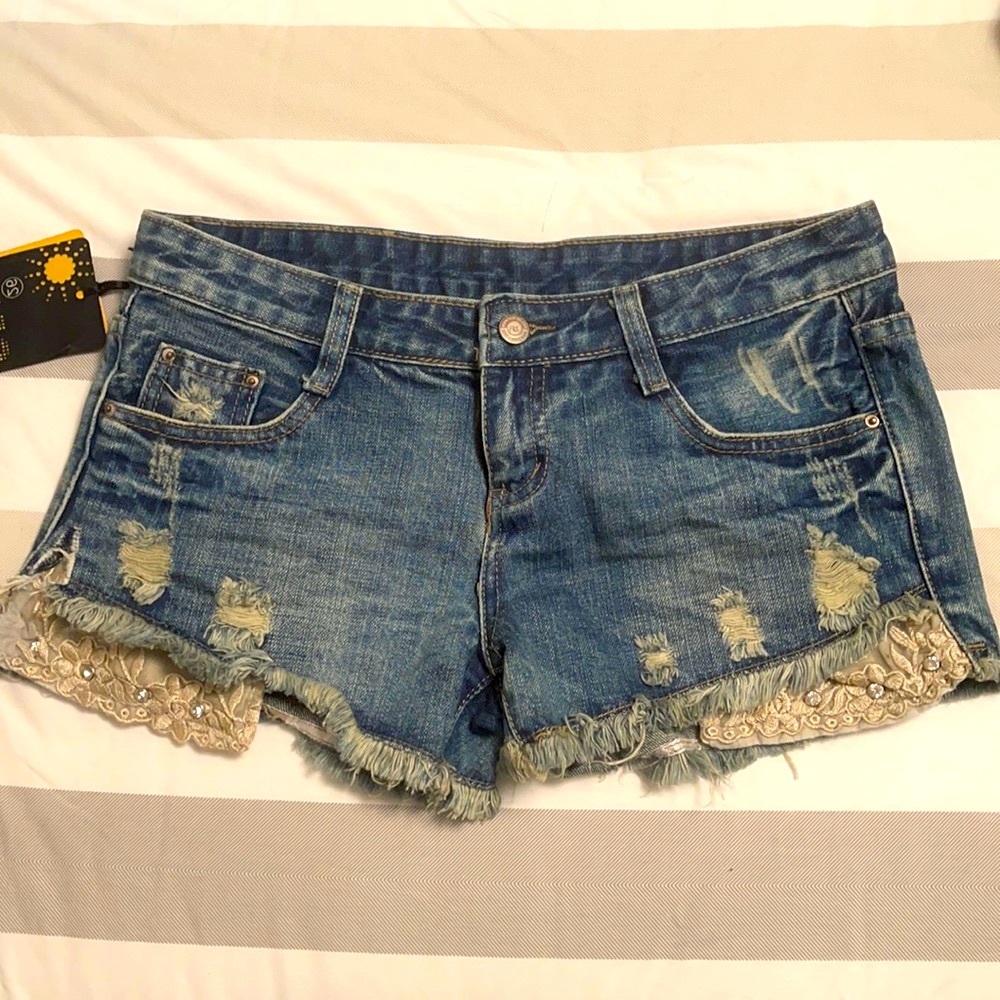 Antigo Shorts Slim Jean Shorts with lace pockets
